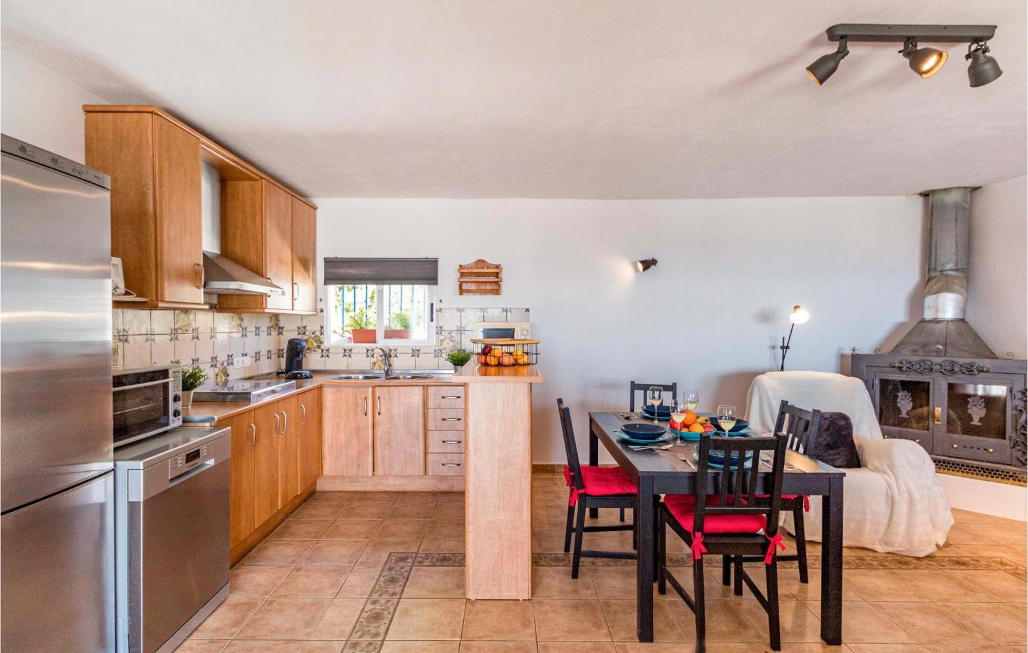 Pet Friendly Home In Velilla-Taramay With Kitchen Extérieur photo